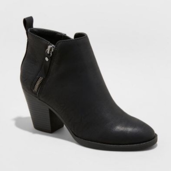 Universal Thread Shoes - {Universal Threads} Jameson booties size 7